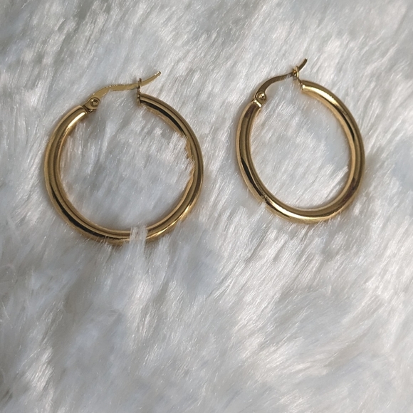 NEW Women’s Gold Plated Round Pierced Hoop Earrings 18K / jewelry - Picture 3 of 8